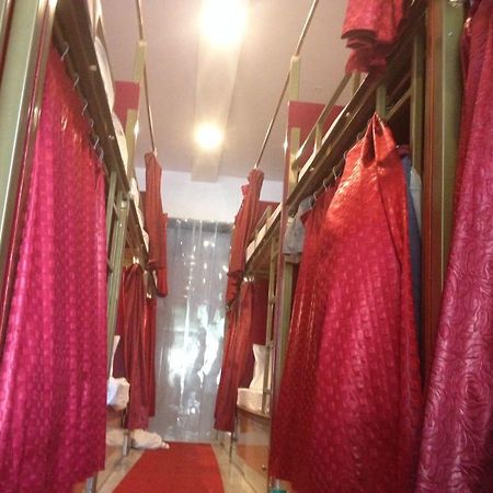 Dream Dormitory Mumbai Exterior photo